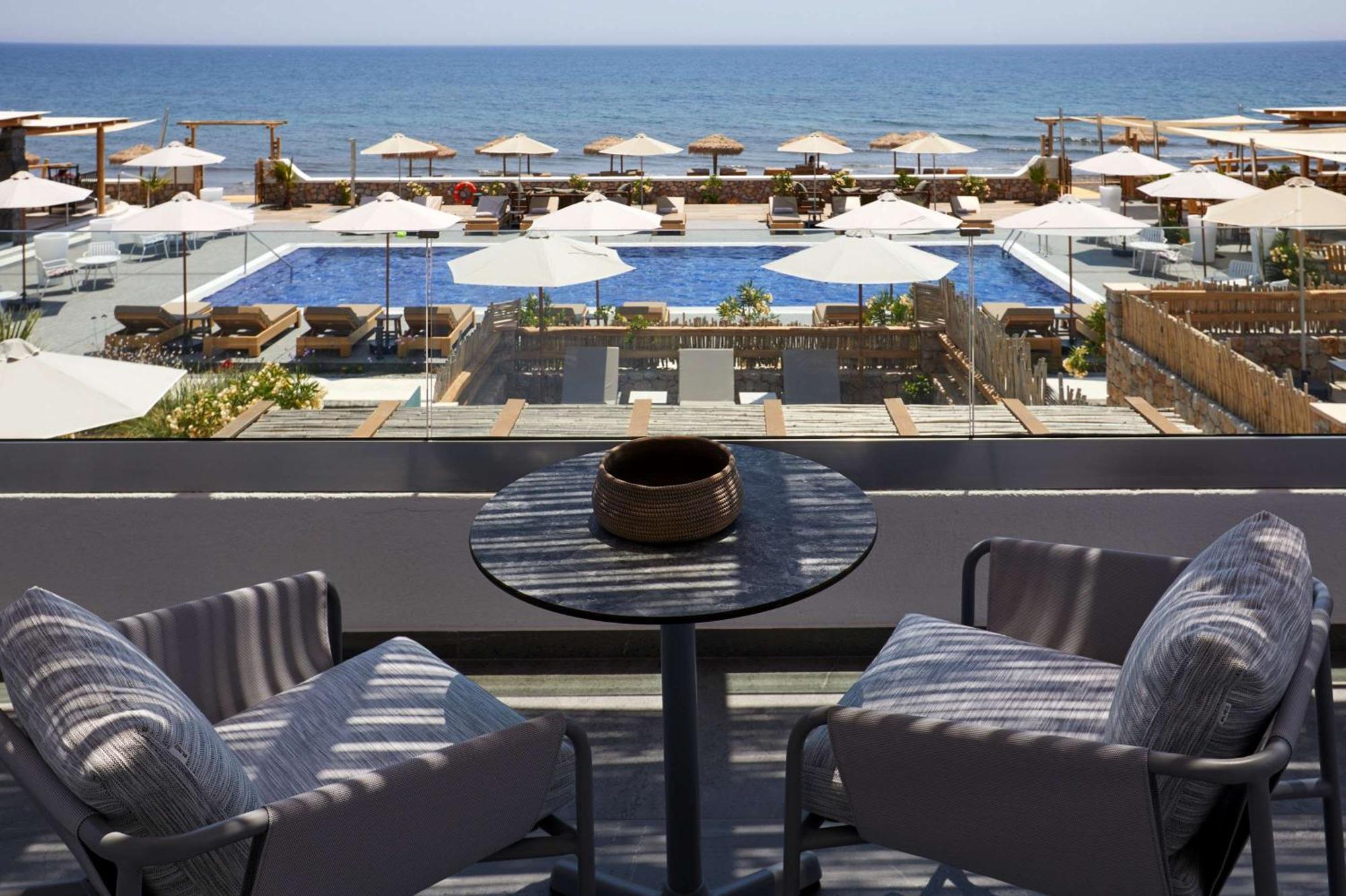 Sea Breeze Santorini Beach Resort, Curio By Hilton Agios Georgios  Eksteriør billede