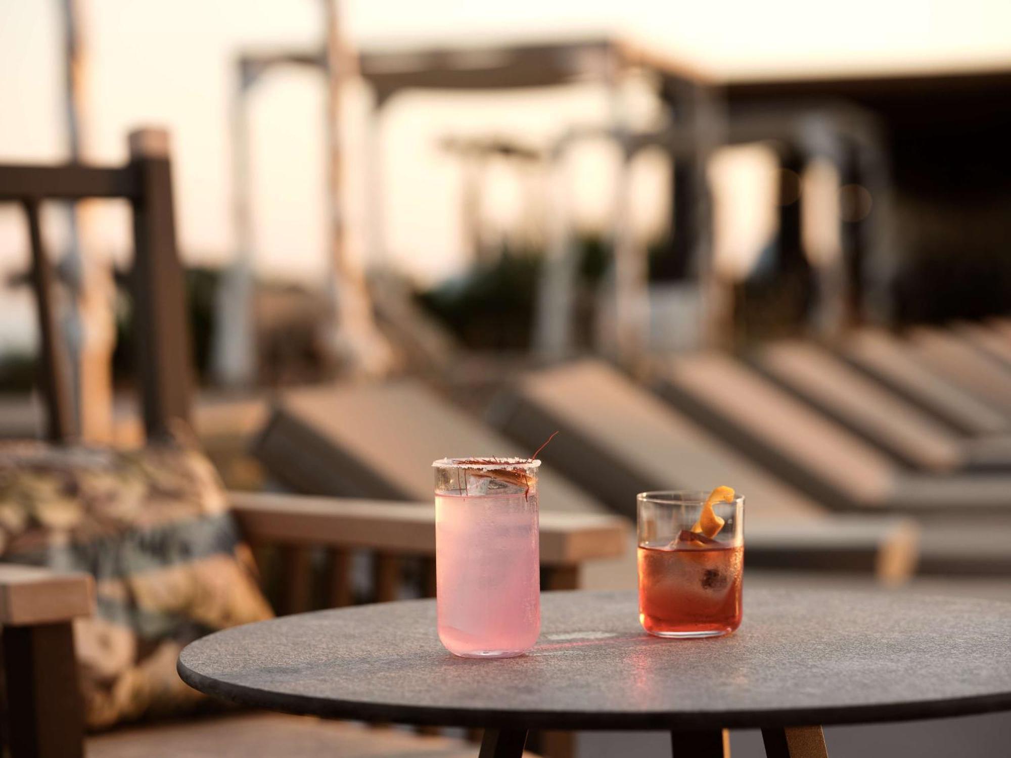 Sea Breeze Santorini Beach Resort, Curio By Hilton Agios Georgios  Eksteriør billede